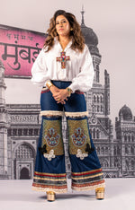 Load image into Gallery viewer, STATEMENT MAHEKA MIRPURI SWAROVSKI DENIM JEANS